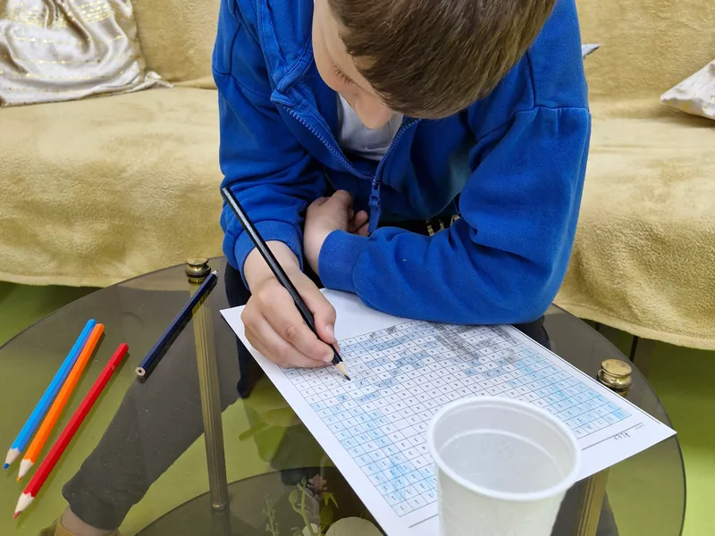 Vedere generală a sălii de terapie pentru copii - spațiu primitor și sigur în Dej